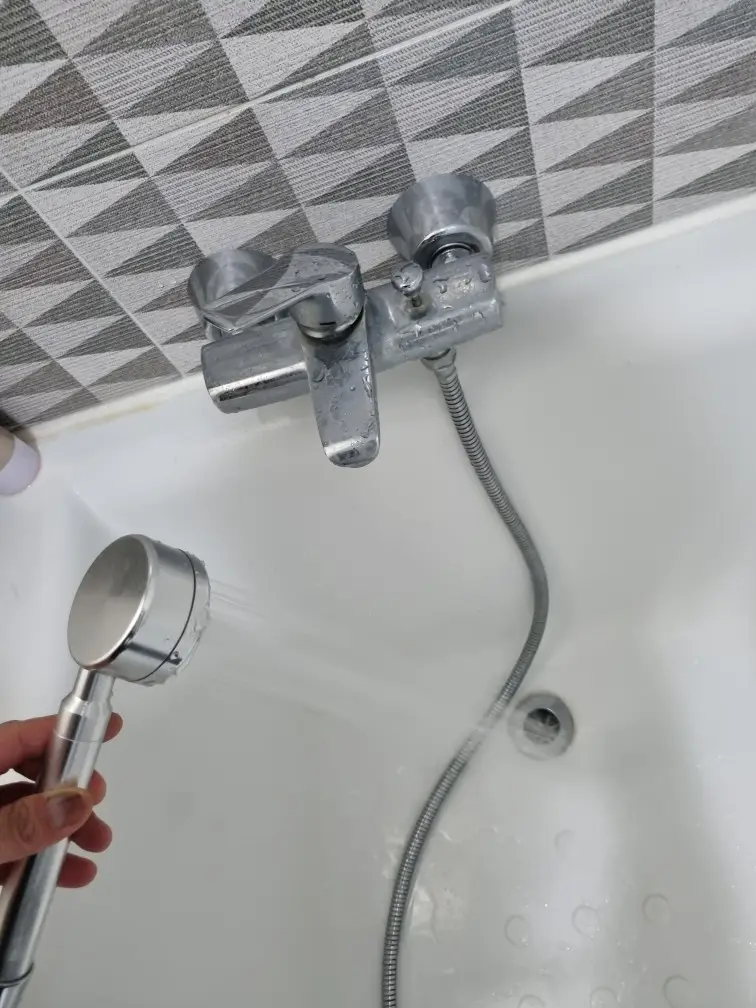 욕조 샤워기 교체, 샤워 편의와 물절약을 되찾다